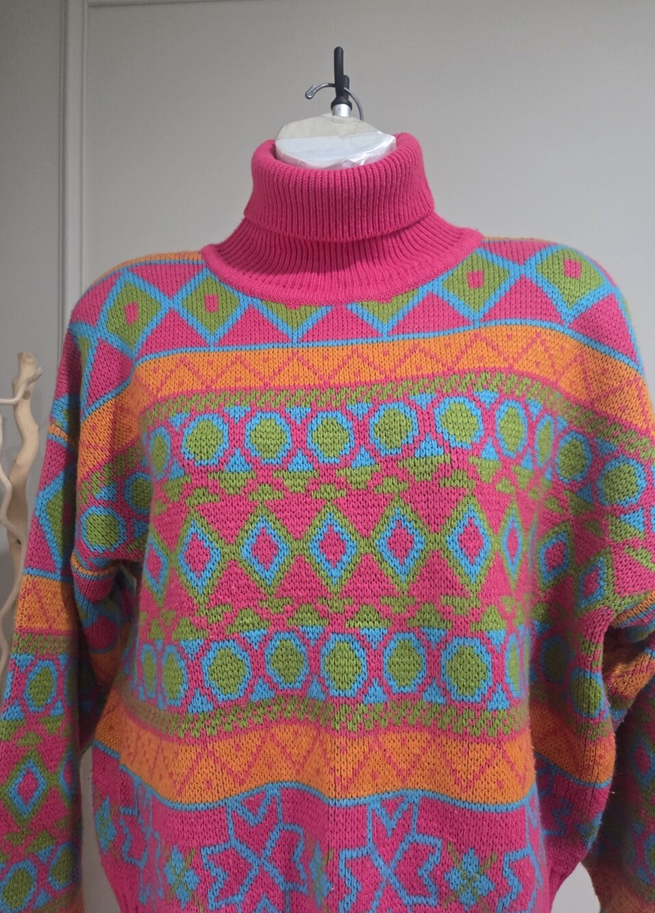 VTG. In Pulse Neon Pink Multicolor Geometric Turtleneck Sweater Sz.L - Picture 2 of 9